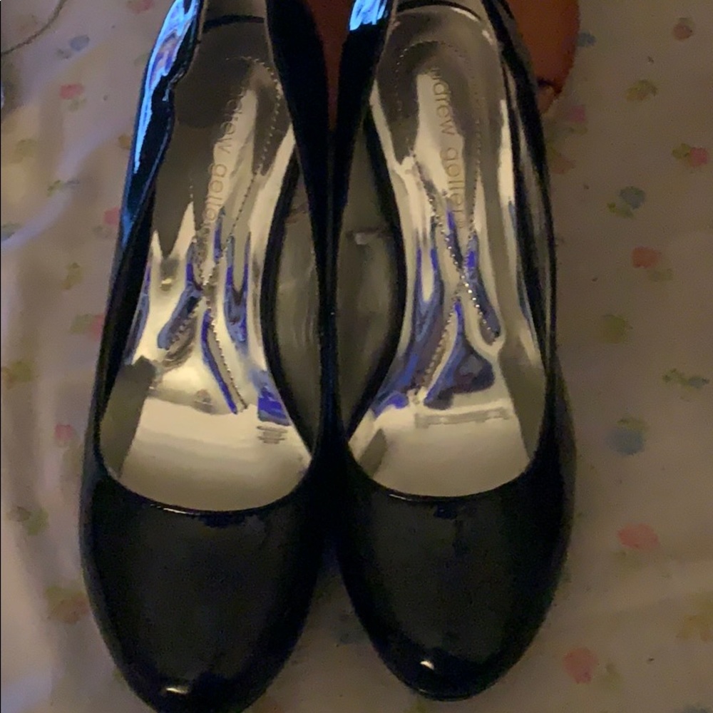 Black, size 6 heels